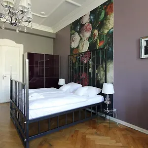 3* Hotel Arthotel Connection
